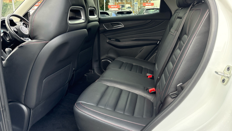 MG HS 1.5 T-GDI Trophy 5dr Petrol Hatchback